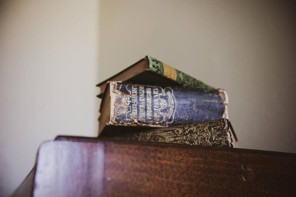 Old School Lodge Montrose Bagian luar foto