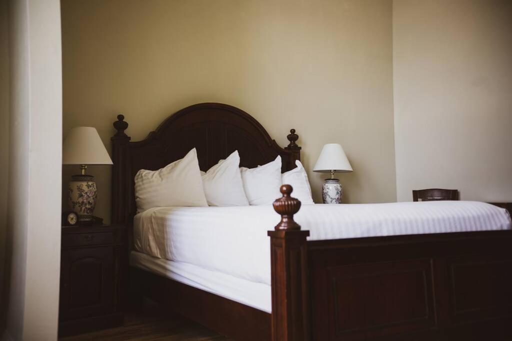 Old School Lodge Montrose Bagian luar foto